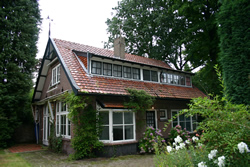 Bouwbedrijf Vlot bv Huizen, Bussum-koetshuis voor de renovatie